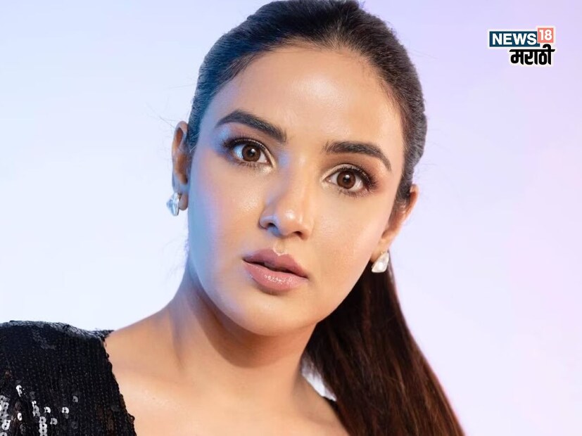 आपण बोलत असलेली ही अभिनेत्री दुसरी तिसरी कोणी नसून जास्मिन भसीन आहे. 'टशन-ए-इश्क' (Tashan-e-Ishq) 2015 मध्ये या मालिकेतून तिने हिंदी टेलिव्हिजनमध्ये पदार्पण केले.