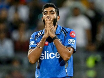 'जमत नव्हतं तर IPL सोडायचं...', द्रविड-गांगुलीला बाहेर काढणाऱ्या दिग्गजाचा बुमराहवर थेट हल्ला 'जमत नव्हतं तर IPL सोडायचं...', द्रविड-गांगुलीला बाहेर काढणाऱ्या दिग्गजाचा बुमराहवर थेट हल्ला