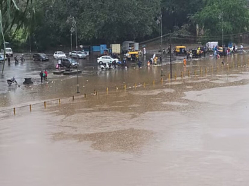 31 ऑक्टोबर रोजी विदर्भ आणि मराठवाड्यात पुन्हा एकदा मुसळधार पावसाचा इशारा देण्यात आला आहे. 1 नोव्हेंबरपासून पावसाचा जोर कमी होईल. हलक्या स्वरुपाचा पाऊस राहणार आहे. मच्छिमारांना खोल समुद्रान न जाण्याचं आवाहन केलं आहे. 