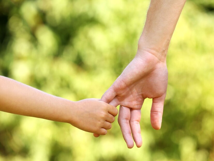 शरीरात काही प्रथिनं असतात जी केस वाढण्यास अडथळा करतात. तळव्यावर या प्रकारची प्रथिनं अधिक प्रमाणात असल्यामुळे इथे केस उगवत नाहीत.