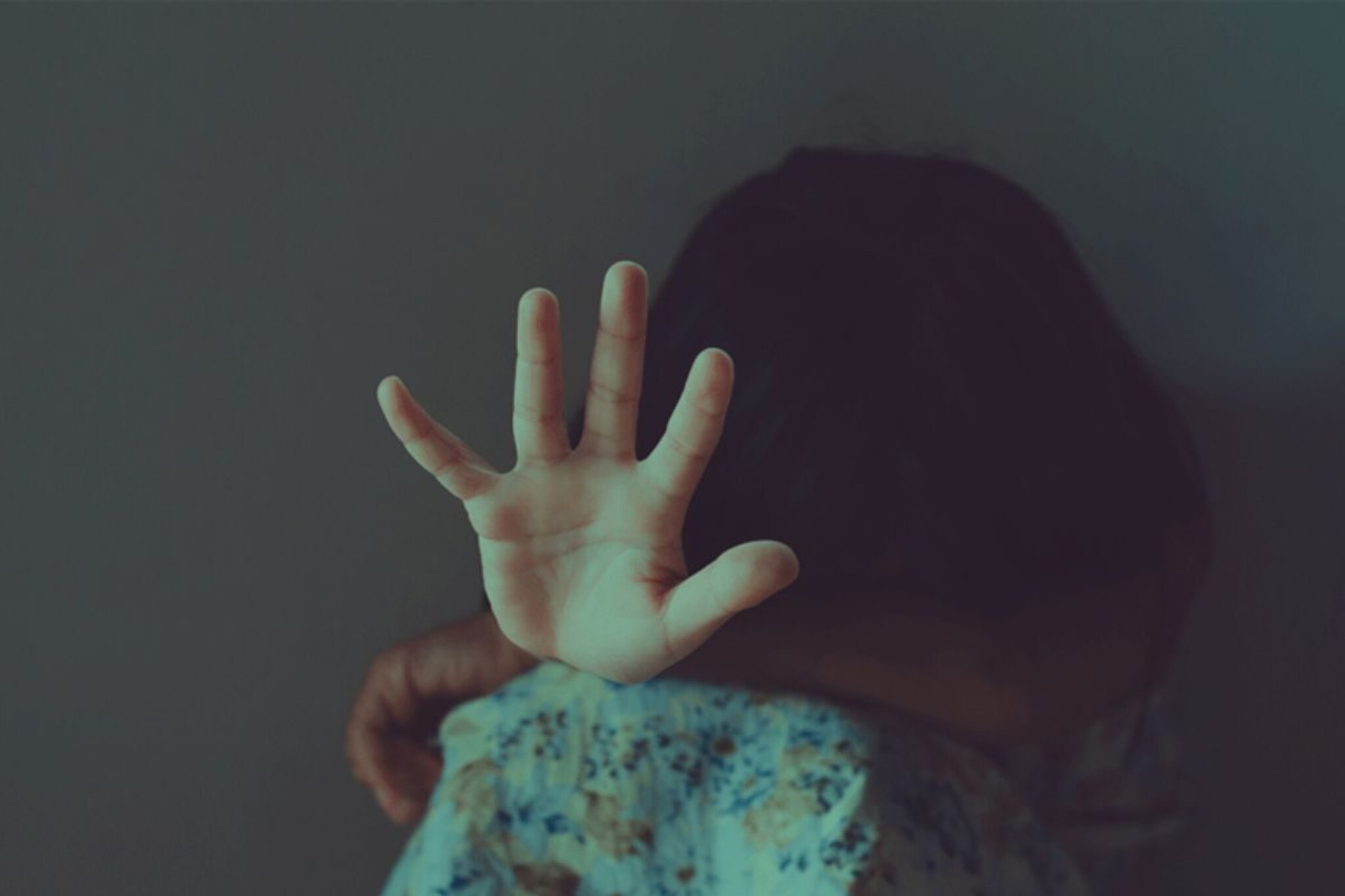 सोशल मीडियावर मैत्री, मग घरात बोलावून अल्पवयीन मुलीवर अत्याचार, बॉयफ्रेंडच्या बा