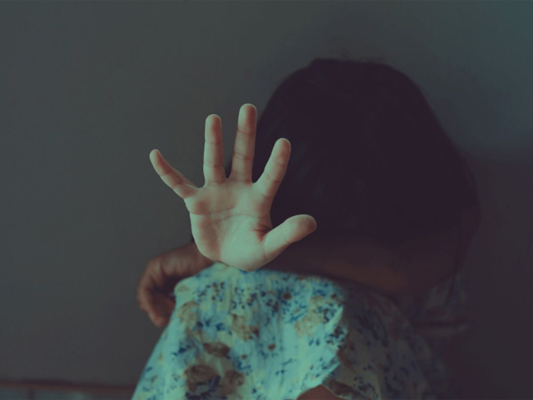 सोशल मीडियावर मैत्री, मग घरात बोलावून अल्पवयीन मुलीवर अत्याचार, बॉयफ्रेंडच्या बा