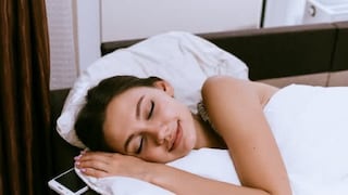 मोबाईल अंडर पिलो