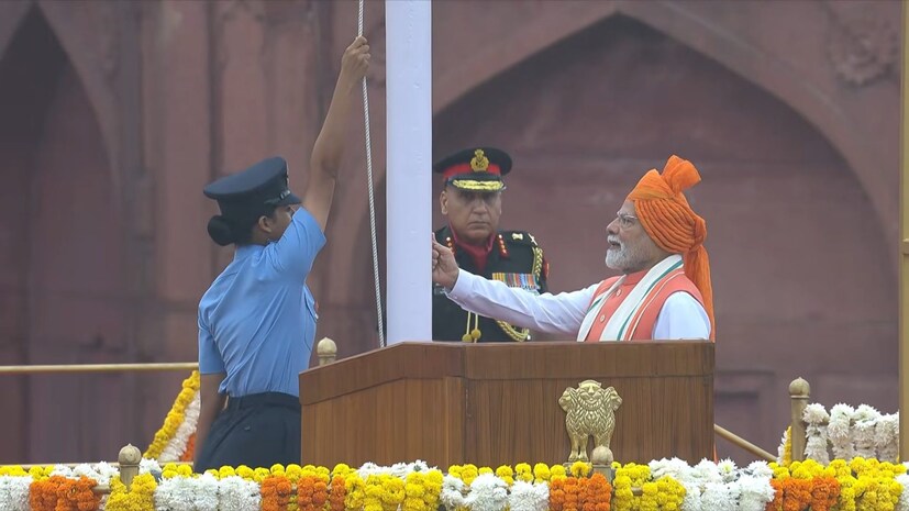  विशेषतः स्वातंत्र्य दिनानिमित्त लाल किल्ल्यावर त्यांचे जॅकेट आणि पगड्यांचे खास कलेक्शन नेहमीच चर्चेचा विषय ठरले होते. 