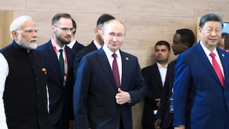 परदेश दौऱ्यात पुतिन पॉटीही सोडत नाही, पूप सुटकेसमध्ये भरून परत रशियाला नेतात