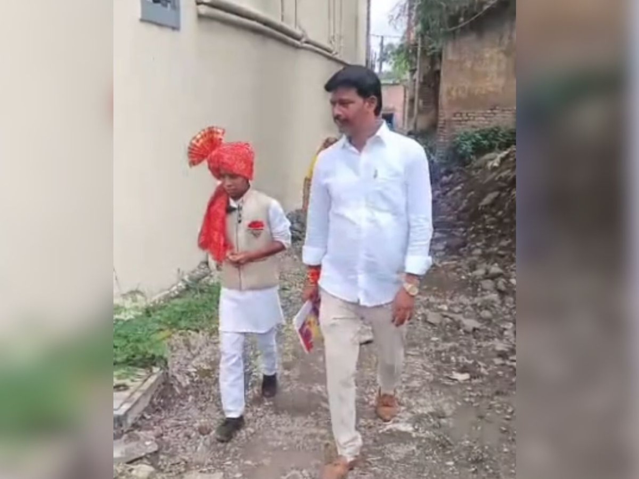 नगरमध्ये 15 वर्षांच्या मुलाकडे गावची जबाबदारी, शरद पवारांचा अनोखा उपक्रम