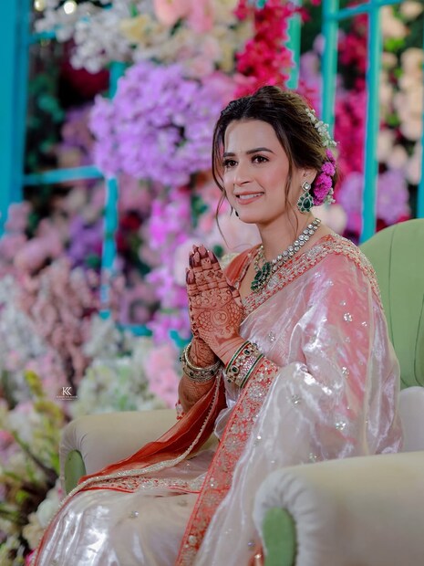 मुंबई: 'स्वराज्यरक्षक संभाजी' मालिकेमुळे घराघरात पोहोचलेली मराठमोळी अभिनेत्री प्राजक्ता गायकवाड सध्या तिच्या आगामी 'स्मार्ट सुनबाई' या चित्रपटामुळे चर्चेत आहे.