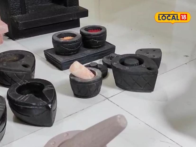 वृषाली यांचा व्यवसाय मुख्यतः ऑनलाइन प्लॅटफॉर्मच्या माध्यमातून चालतो. सोशल मीडियाच्या मदतीने त्यांनी आपला ब्रँड तयार केला असून, आज त्यांचे ग्राहक संपूर्ण भारतभर आहेत. पुणे, मुंबई, कोल्हापूर, नाशिकसह दिल्ली, बेंगळुरू, अहमदाबाद आणि कोलकाता या शहरांतून मोठ्या प्रमाणात मागण्या येतात.