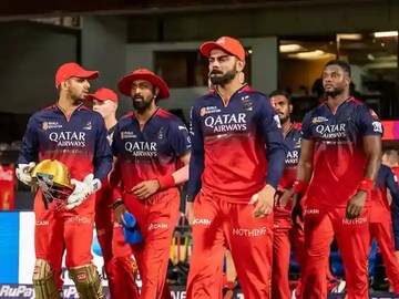 RCB : आयपीएलआधी आरसीबीला मोठा झटका, स्टार क्रिकेटरला अटक होणार?