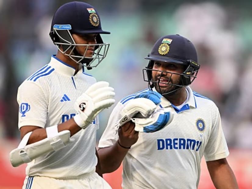 रोहितसोबतच्या त्याच्या नात्याबद्दल यशस्वी म्हणाला की जेव्हा तो आपल्याला फटकारत नाही तेव्हा त्याला काहीतरी चूक झाल्यासारखे वाटते. कारण तो आपल्याला जितके प्रेम करतो तितकेच तो आपल्यालाही फटकारतो.