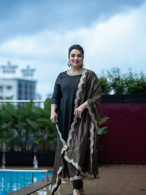 श्वेता मेननने 'इश्क', 'अशोका', 'खतरों के खिलाडी' यांसारख्या हिंदी चित्रपटांमध्येही काम केलं आहे. दाक्षिणात्य सिनेसृष्टीतही तिची खूप प्रसिद्धी आहे. पण आता या वादामुळे ती मोठ्या संकटात सापडली आहे. या संकटातून ती कशी बाहेर पडणार, हे पाहणं महत्त्वाचं ठरेल.