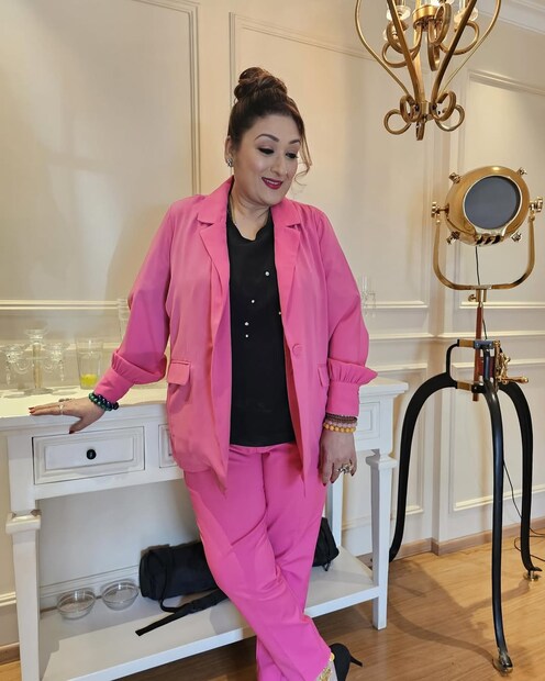 काही दिवसांपूर्वी सुनीता आहूजा यांनी अभिनेता पारस छाबराच्या पॉडकास्टमध्ये अनेक वैयक्तिक गोष्टी शेअर केल्या होत्या. सुनीता यांनी गोविंदा ज्योतिष आणि पंडितांवर खूप खर्च करतात, असे सांगितले होते.