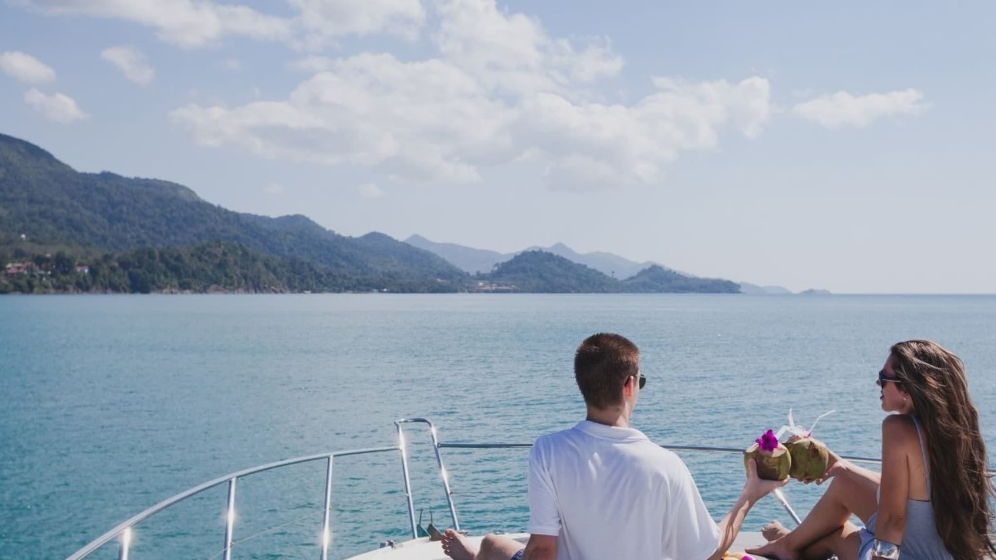 Travel Tips : कमी पैशात आलिशान ठिकाणी कसं फिरायचं? पहिल्यांदाच फिरायला जाणाऱ्यांसाठी Budget Travel Tips