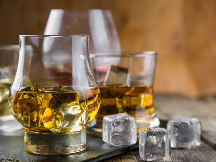 आता प्रश्न असा आहे की वाईन, व्हिस्की आणि रम या पैकी कोणती ड्रिंक शाकाहारी आहे आणि कोणती नाही? चला याबद्दस थोडं सविस्तर जाणून घेऊ.