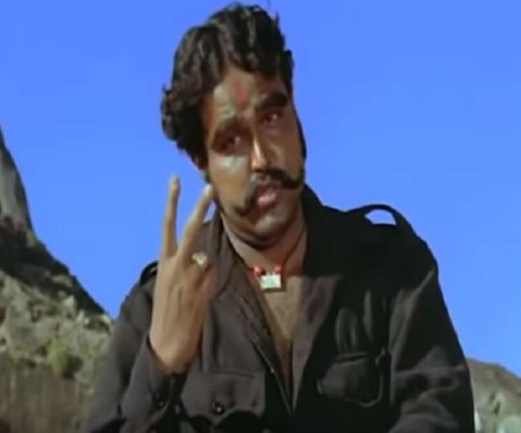 विजू खोटे - कालिया म्हटलं की आठवण होते ती विजू खोटे यांची. विजू खोटे या मराठमोळ्या अभिनेत्यानं या पात्राला एक वेगळाच वेगळा रंग दिला. 30 सप्टेंबर 2019 रोजी अनेक अवयव निकामी झाल्यामुळे त्यांचं निधन झालं.