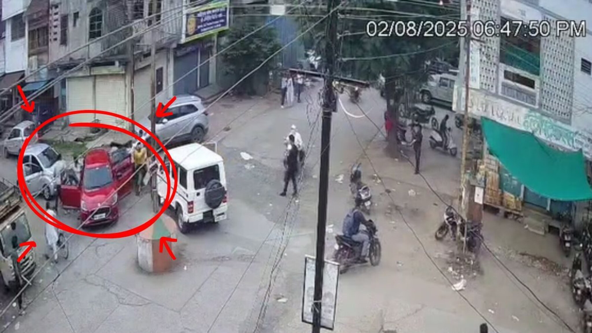 चौकात घेरलं, काचा फोडल्या, वर्ध्यात दरोडेखोर गँगला पोलिसांकडून सिनेस्टाईल अटक