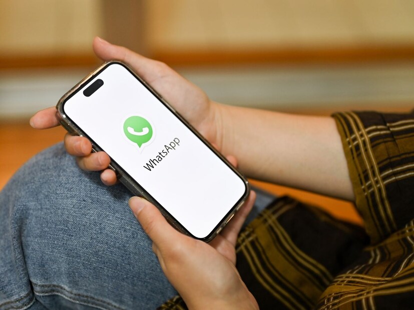 लक्षात ठेवण्याच्या काही महत्त्वाच्या गोष्टी: प्रथम, WhatsApp व्हर्जन आणि तुम्ही लिंक करत असलेले डिव्हाइस अपडेट असले पाहिजे. दुसरे म्हणजे, तुम्ही सार्वजनिक कंप्यूटर लॉग इन करत असाल, तर लॉग आउट करायला विसरू नका. त्याच खबरदारी लागू होतात. आणि हो, एंड-टू-एंड एन्क्रिप्शन राहते. म्हणजे तुमचे मेसेज सुरक्षित राहतात. परंतु नेहमी तुमच्या डिव्हाइस लिस्टवर लक्ष ठेवा आणि कोणतेही अज्ञात डिव्हाइस ताबडतोब काढून टाका.