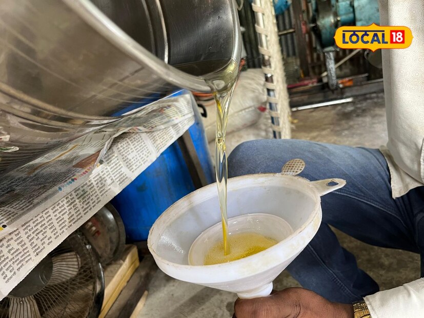  सुरुवातीला तीन ते साडेतीन लाखांची गुंतवणूक करून त्यांनी यासाठी लागणारे यंत्रसामग्री खरेदी केली. 2022 मध्ये व्यवसायाची मुहूर्तमेढ रोवली. 