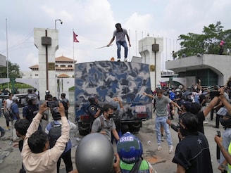 धगधगतंय नेपाळ, Gen Z Proetst चे अंगावर काटा आणणारे 10 PHOTO