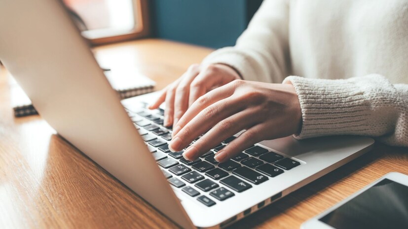 तुम्ही स्वतःचे नॅनो बनाना कसे तयार करावे पाहा: गुगल जेमिनी उघडा - सुरुवात करण्यासाठी जेमिनी अॅपवर जा किंवा gemini.google.com ला भेट द्या. 