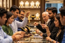 स्वस्त सोनं घेण्याची हीच वेळ! दिवाळीला दीड लाखावर जाणार? सराफानं दिलं थेट उत्तर,