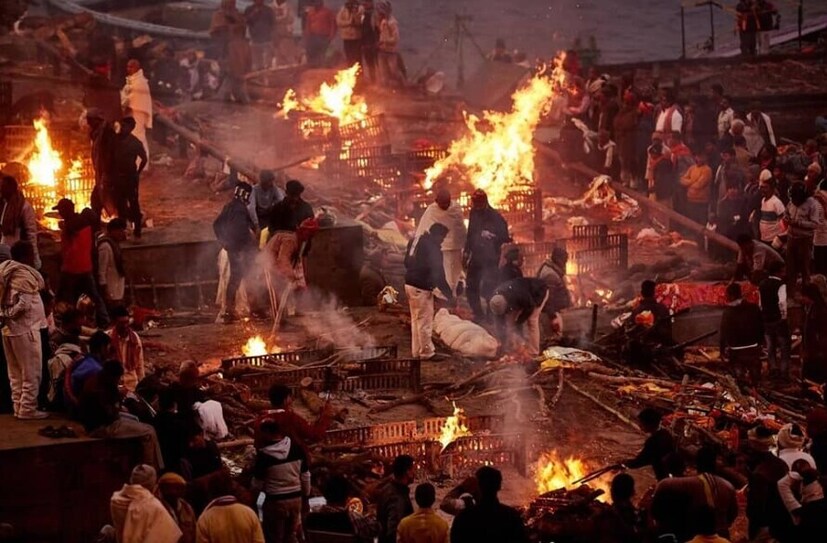 पुराणानुसार, सृष्टीकर्ता ब्रह्मा प्रत्येक व्यक्तीला सहा महत्त्वाचे गुण प्रदान करतात. जो मनुष्य या सहाही गुणांनी परिपूर्ण असतो, त्याला सर्व सद्गुण आपोआप प्राप्त होतात. त्यामुळे, मणिकर्णिका घाटावर अंतिम संस्कार करताना हे 94 गुण शरीरास समर्पित केले जातात आणि त्यामुळे आत्म्याला मुक्ती आणि मोक्षप्राप्ती होते, असे मानले जाते.