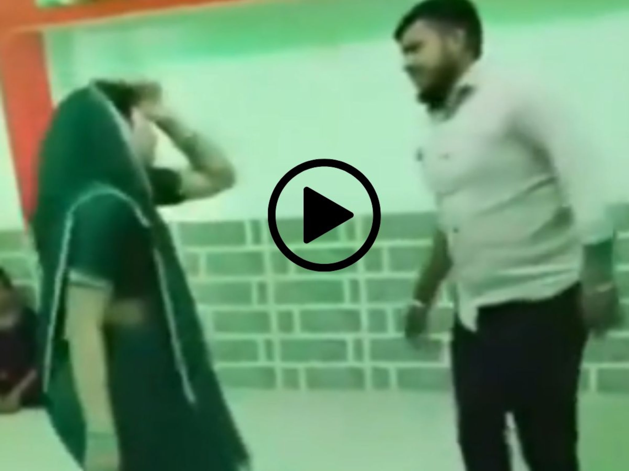 नवऱ्यासोबत गरबा खेळणाऱ्या तरुणीला हार्टअटॅक; नाचता नाचता 19 वर्षीय सोनमसोबतचा धक्कादायक प्रकार Video मध्ये कैद