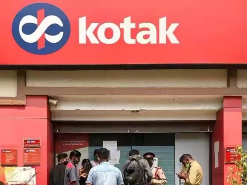  कोटक महिंद्रा बँक : कोटक महिंद्रा बँक पर्सनल लोनवर सर्वात कमी 9.98% पासून व्याज दर आकारते. जर एखाद्या ग्राहकाने 1 लाख रुपयांचे लोन एका वर्षासाठी घेतले, तर त्याची EMI 8791 रुपये येईल. उत्सवाच्या काळात हा सर्वात स्वस्त ऑफर मानला जात आहे.