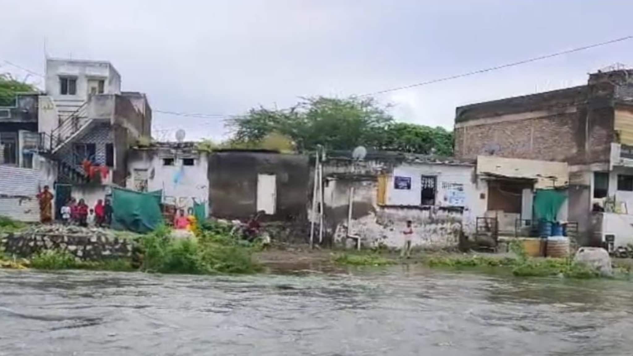 Chhatrapati Sambhajinagar Rain : छत्रपती संभाजीनगरमध्ये हाहाकार! कोणाचं घर, कोणाच्या गाड्या पाण्याखाली; मन हेलावून टाकणारे Photos