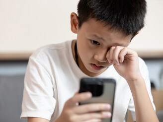 तुमचं मूलही मोबाईलचं व्यसनी झालंय? पालकांनो फाॅलो करा 'या' 6 प्रभावी टिप्स...