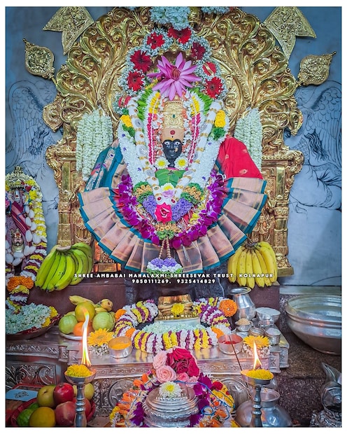 अश्विन शुक्ल प्रतिपदाविश्वावसु नाम संवत्सर शालिवाहन शके १९४७
सोमवार दिनांक २२ सप्टेंबर २०२५
जगतजननी करवीर निवासिनी श्री अंबाबाई (महालक्ष्मी) देवीचे सुप्रभात काकड आरती दर्शन.