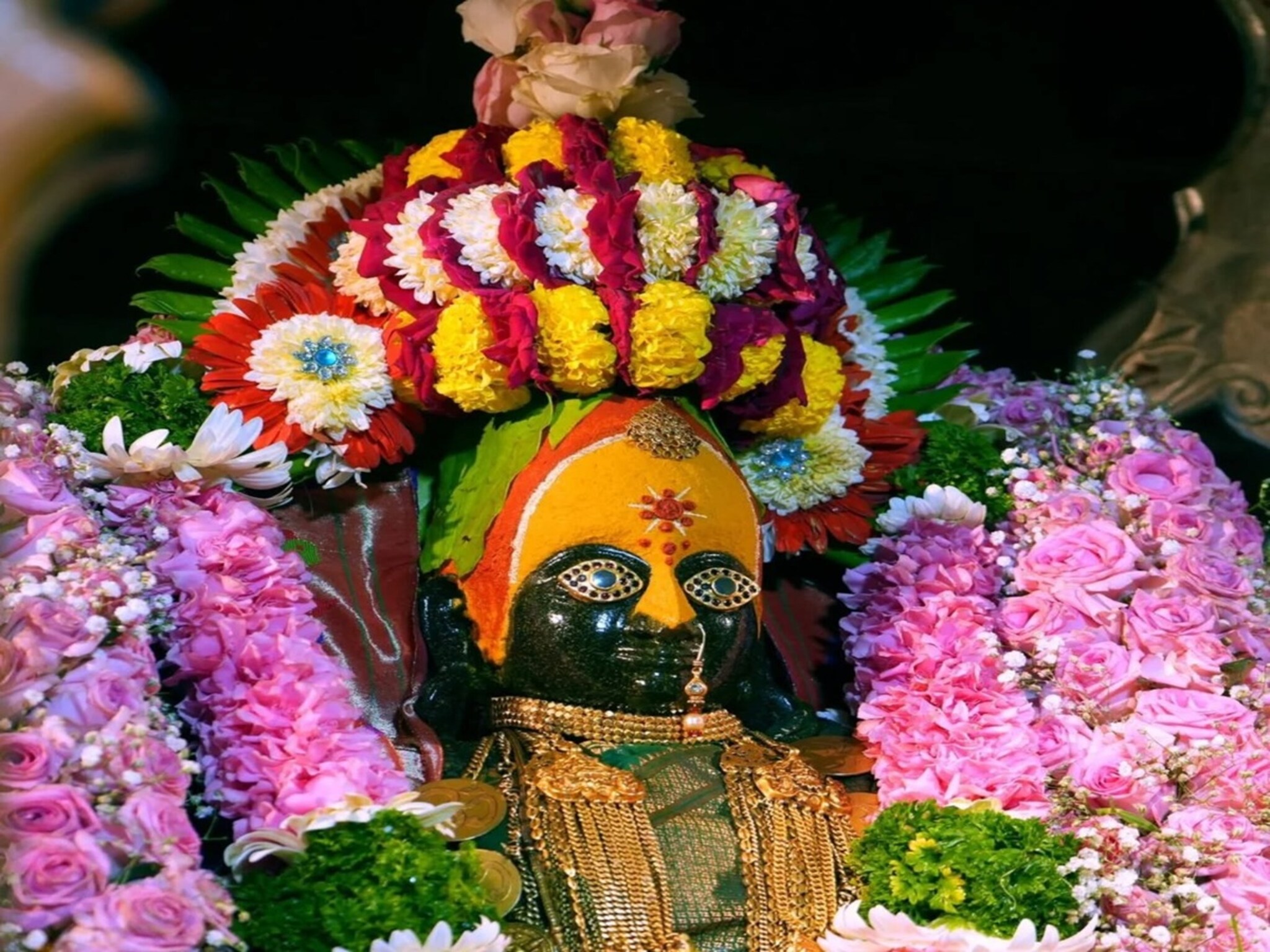 Tulja Bhavani Darshan: पाहा तुळजाभवानी देवीचे लेटेस्ट फोटो! नवरात्रात नऊ दिवसे असे केले जातात विधी