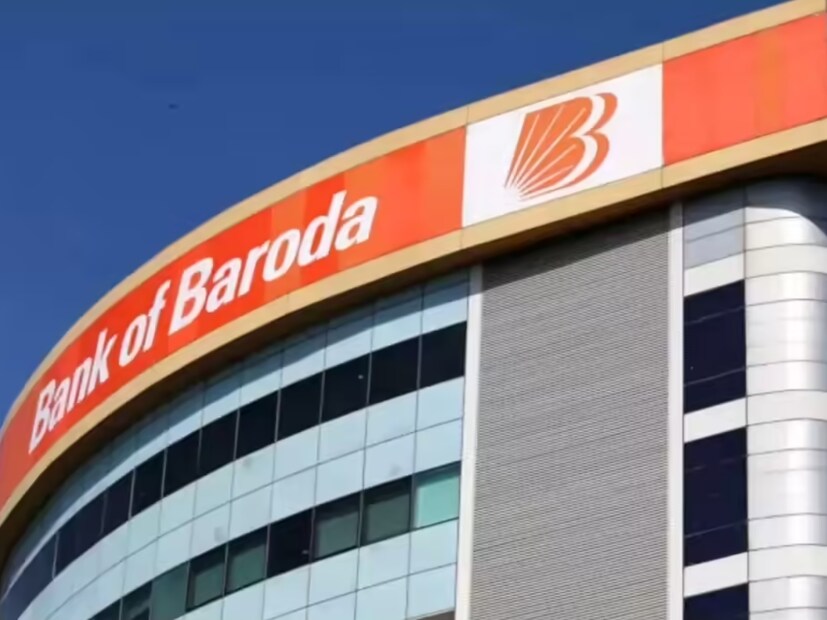  बँक ऑफ बडोदा : बँक ऑफ बडोदा 10.40% पासून पर्सनल लोन ऑफर करते. 1 लाख रुपयांच्या लोनवर एका वर्षाची EMI 8810 रुपये येते. ग्राहकांना येथे लोन घेण्यासाठी संतुलित पर्याय मिळतो.