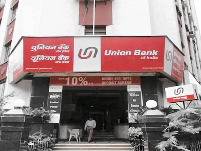  युनियन बँक ऑफ इंडिया : युनियन बँक 10.75% पासून पर्सनल लोन ऑफर करते. 1 लाख रुपयांच्या लोनवर एका वर्षाची EMI 8827 रुपये बनते. सरकारी बँकेशी जोडलेले राहणे पसंत करणाऱ्या लोकांसाठी हे योग्य आहे.