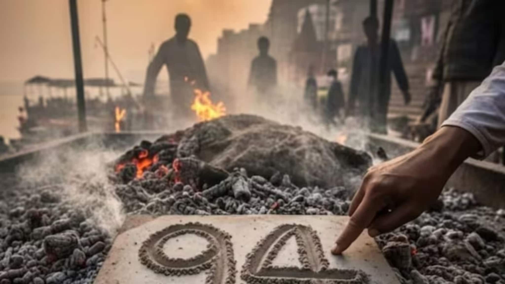 मणिकर्णिका घाटाची गुपित प्रथा, इथे प्रत्येक मृतदेहावर का लिहिलं जातं '94', अंकामागचं रहस्य काय?