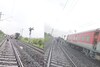 Palghar: मुंबईजवळ रेल्वे मार्गावर मोठी दुर्घटना टळली, धावत्या एक्स्प्रेसचे डबे झ