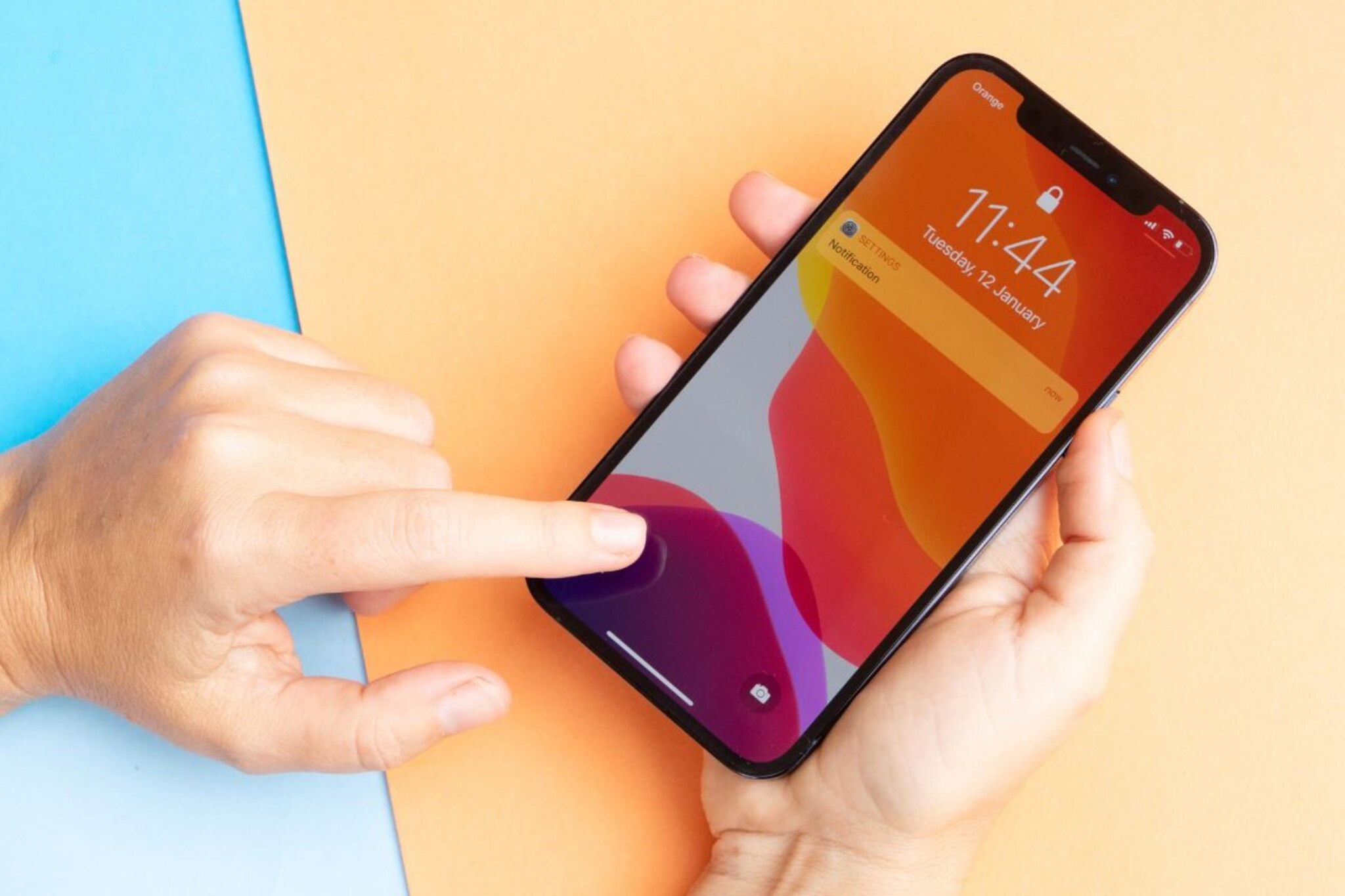 Iphone स्लो आणि बॅटरी ड्रेन होतेय? जुनं वर्जन परत पाहिजे? मग ही ट्रीक कामाची