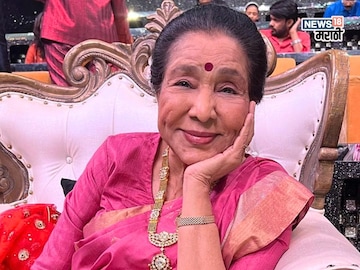 91 वर्षांच्या झाल्या आशा भोसले..! फक्त गायनच नाही तर या 2 क्षेत्रातही आहे टॉपवर 91 वर्षांच्या झाल्या आशा भोसले..! फक्त गायनच नाही तर या 2 क्षेत्रातही आहे टॉपवर