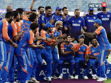 मराठी अभिनेत्यानं वडिलांना थेट दुबईत दिलं खास सरप्राइज