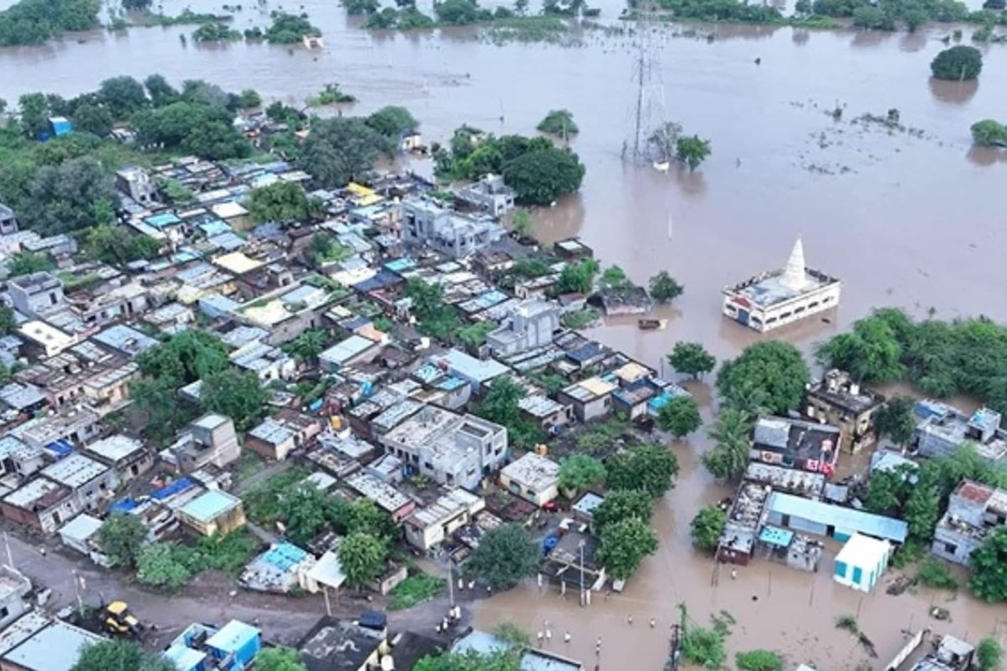 Solapur Flood: बार्शीत आभाळ फाटलं,  बळीराजाच्या स्वप्नांचा चिखल