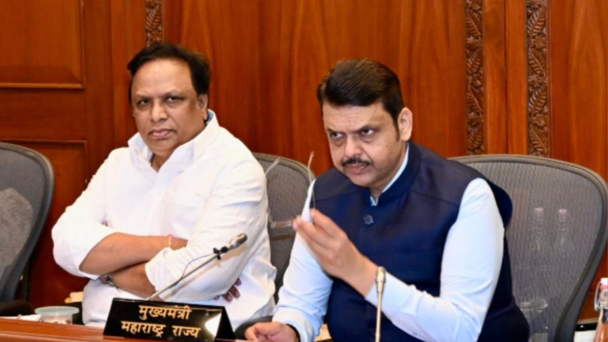 शासकीय सेवा आणि योजनांचा लाभ WhatsApp वर, मुख्यमंत्री फडणवीस यांचं मोठं पाऊल