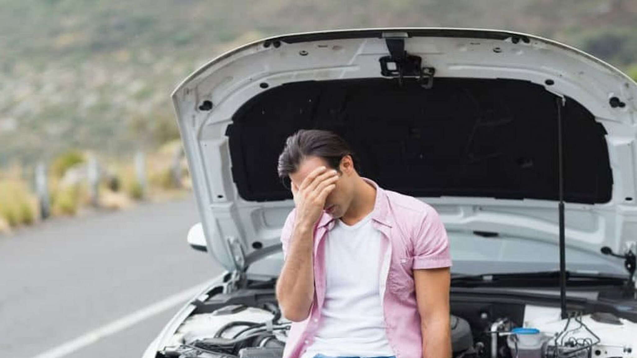 कारची बॅटरी डेड झाल्यास कशी करावी स्टार्ट? कठीण काळात कामी येतील या Tips