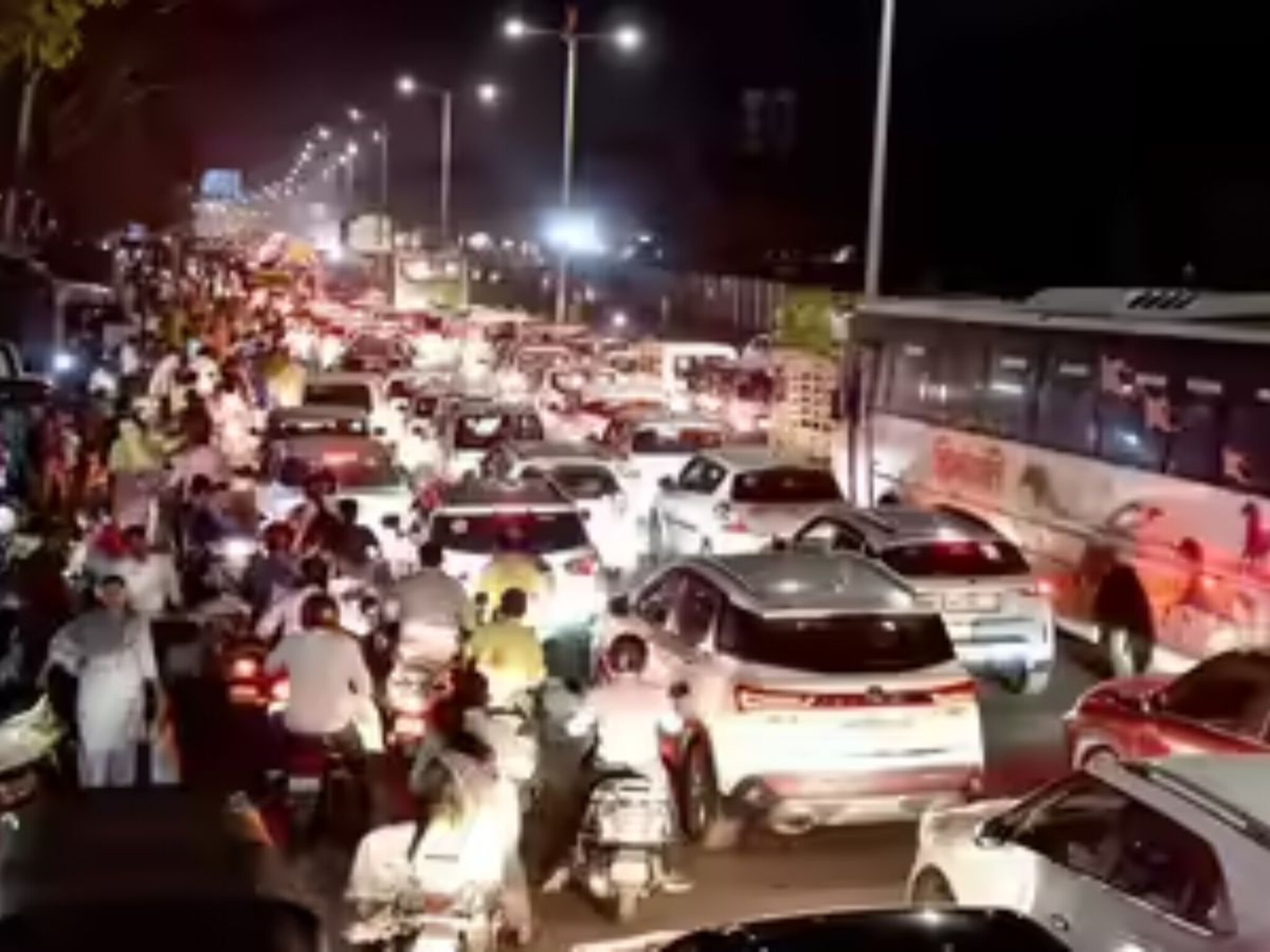 नवरात्रनिमित्त ‎छत्रपती संभाजीनगर जिल्ह्यातील वाहतुकीमध्ये मोठे बदल, बंद रस्ते आणि पर्यायी मार्ग कोणते?