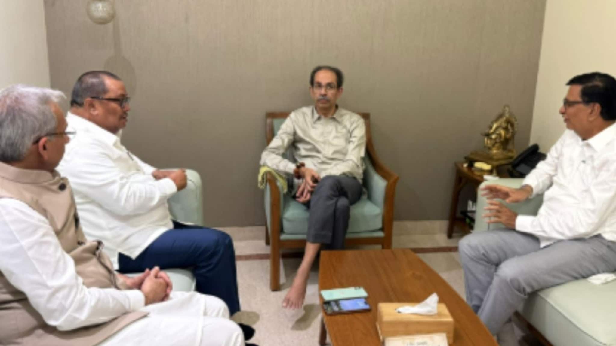 काँग्रेसचे नेते ठाकरेंच्या भेटीला, विरोधी पक्षनेतेपदावर शिक्कामोर्तब? मातोश्रीवरील बैठकीत काय ठरलं?