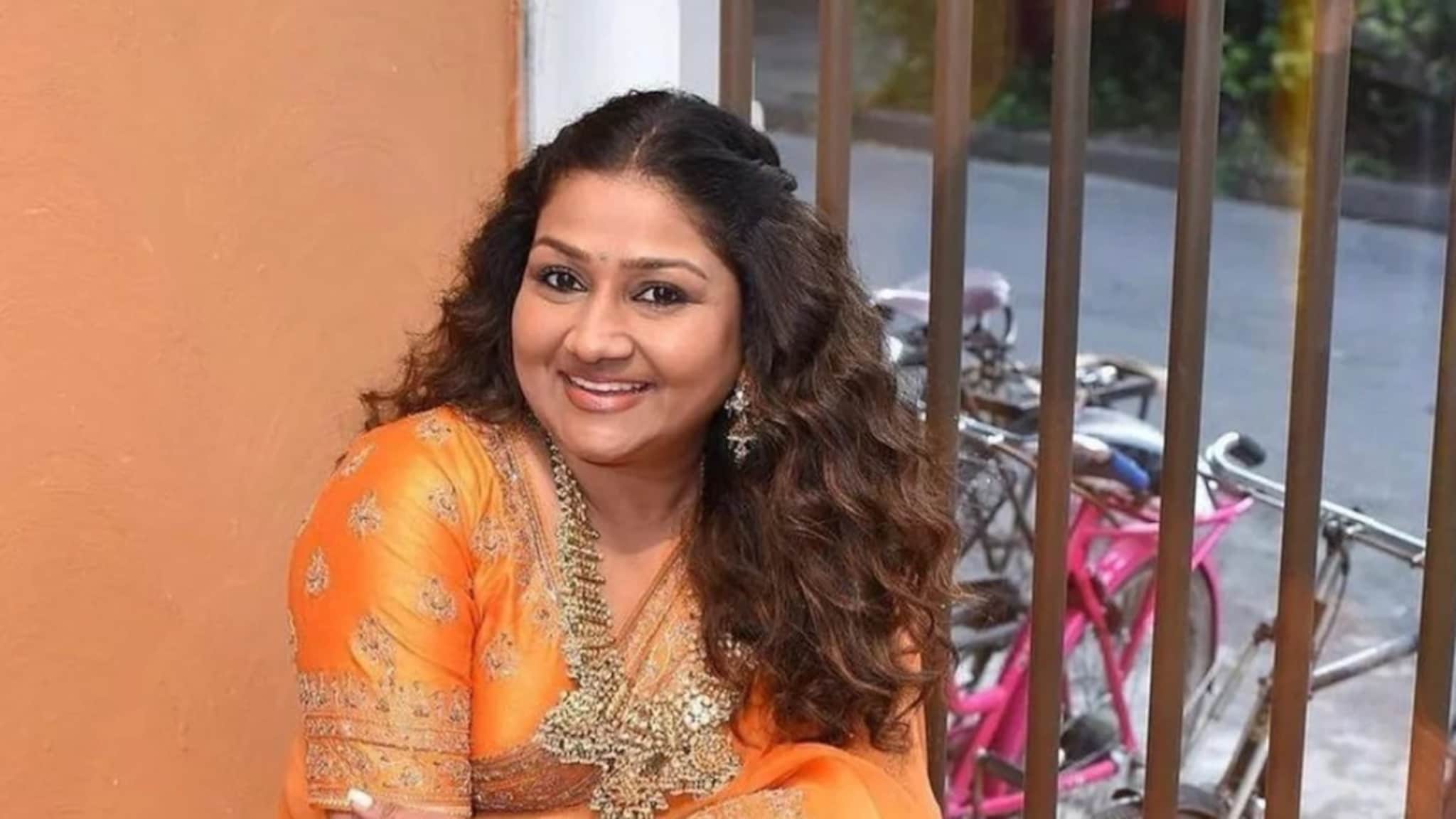 'साडी नेसवून ही काय कमवणार', लोकांचे टोमणे, सासूची अट, 7वी पास डॉली जैन कशा बनल्या 'साडी ड्रेपिंग क्वीन'