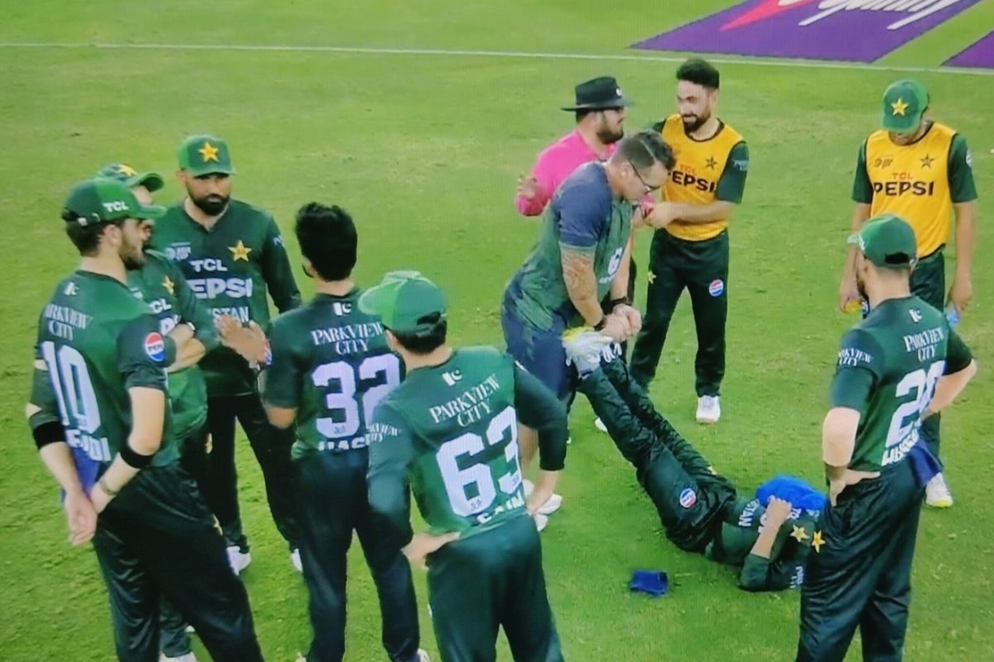 कॉपी करायची नाही!रोहित शर्माची स्ट्रेटेजी वापरताना पाकिस्तान तोंडावर आपटलं, मैदा