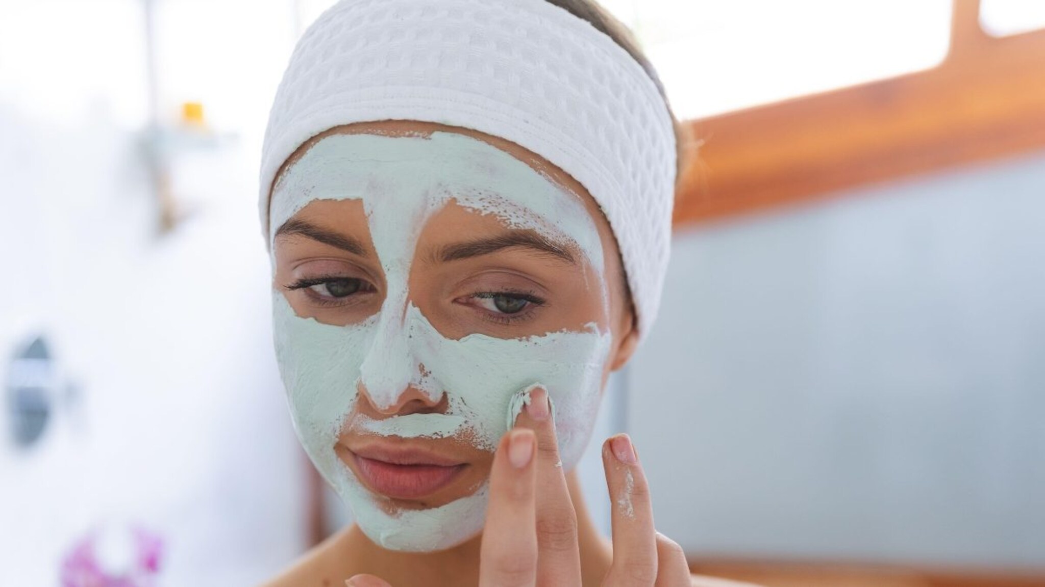 कॉम्बिनेशन स्किनसाठी Face Pack बनवताय? 'या' 3 चुका टाळा, नाहीतर त्वचेचं होईल मोठं नुकसान!