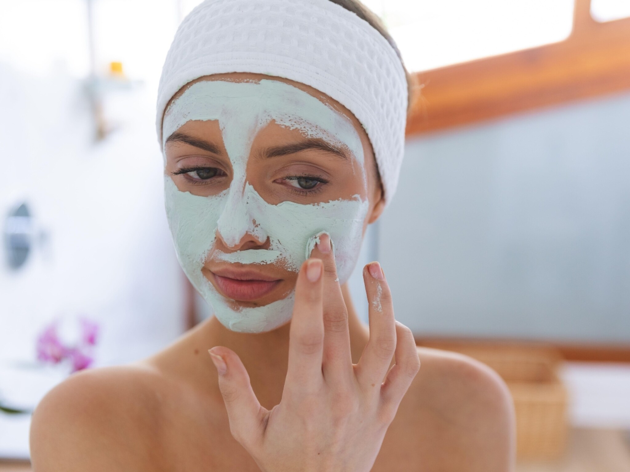 कॉम्बिनेशन स्किनसाठी Face Pack बनवताय? 'या' 3 चुका टाळा, नाहीतर त्वचेचं होईल मोठं नुकसान!