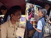 रिक्षाचालक काकांना दिलं अनोखं सरप्राईज, शाळकरी मुलींचा VIDEO व्हायरल...