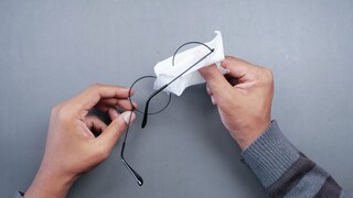 How to clean scratches on glasses